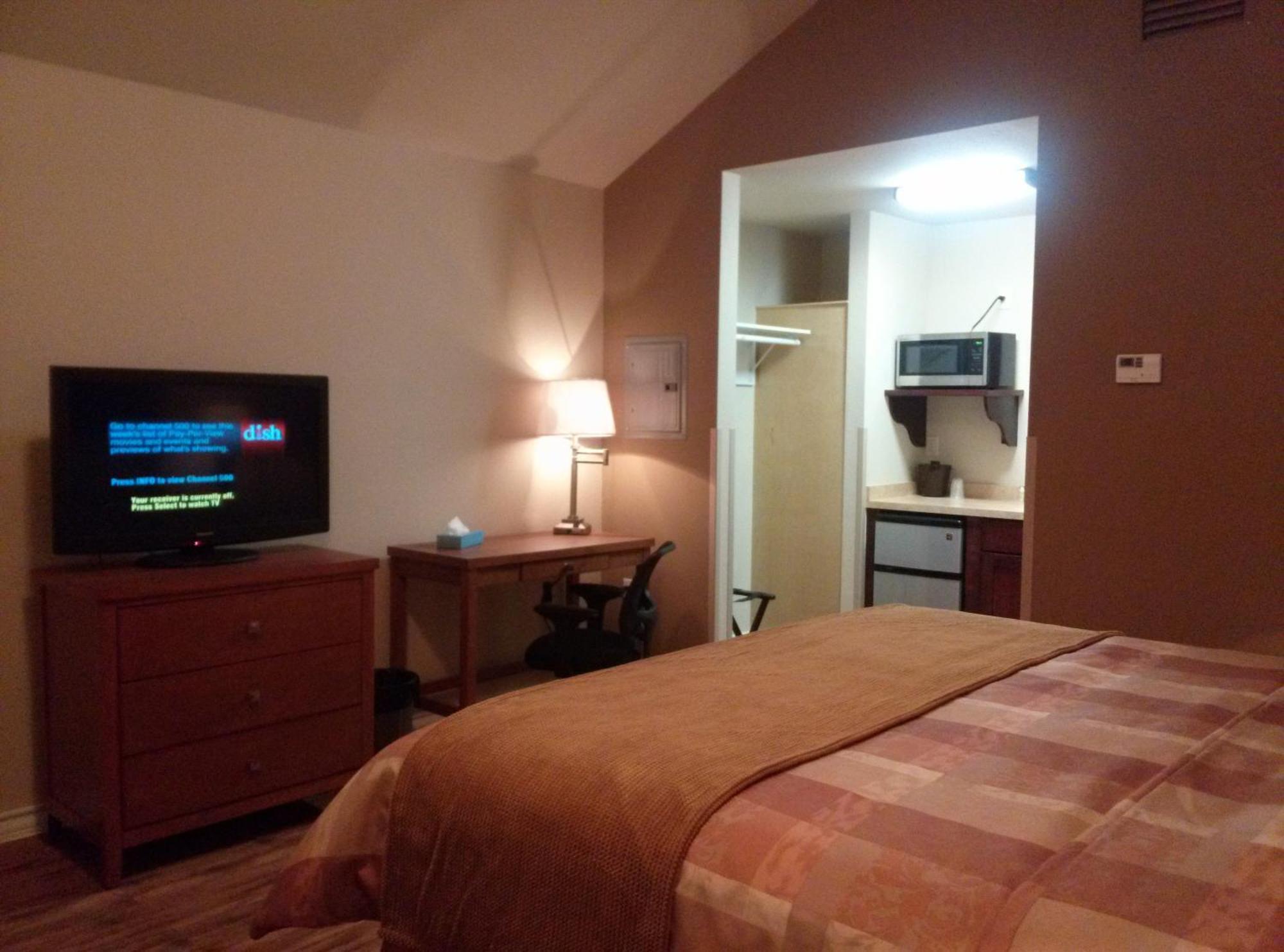 Fieldhouse Inn & Conference Center Kenedy Экстерьер фото